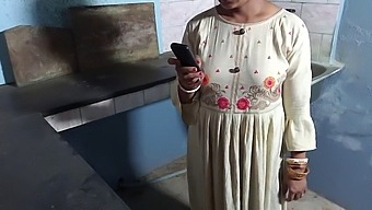 Indian Housewife Gives Blowjob And Gets Fucked In The Kitchen